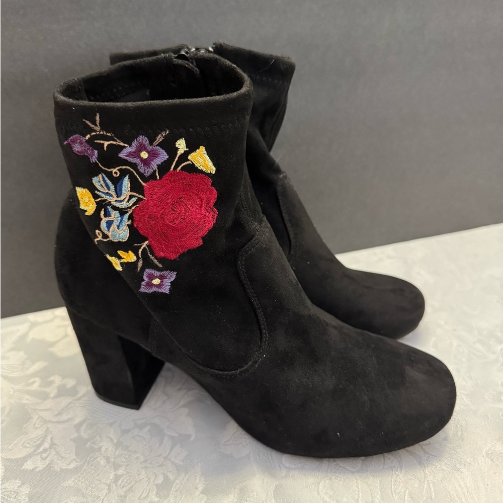 Carlos By Carlos Santana 8.5M Reva Black Floral Embroidered Ankle Boot Fairy